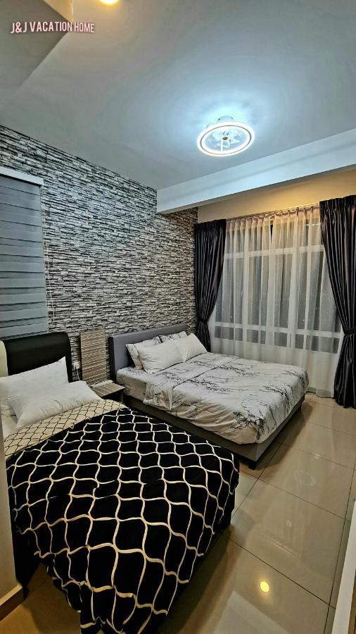 J&J Vacation Home@Novo8 Residence Kampong Tambak Extérieur photo