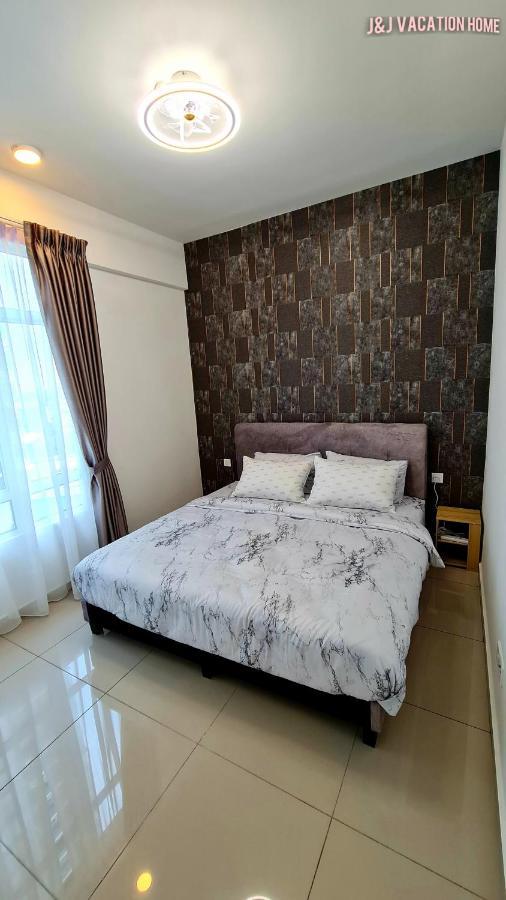 J&J Vacation Home@Novo8 Residence Kampong Tambak Extérieur photo