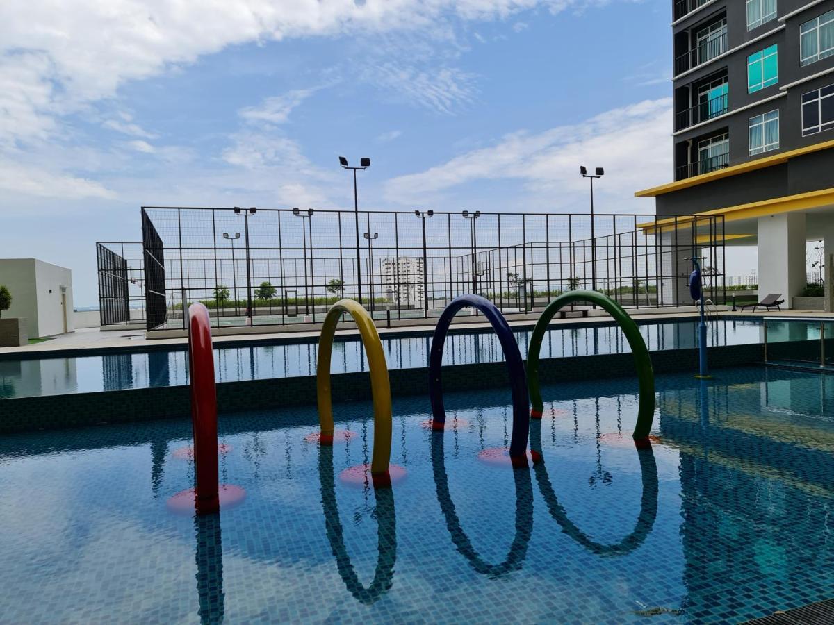 J&J Vacation Home@Novo8 Residence Kampong Tambak Extérieur photo