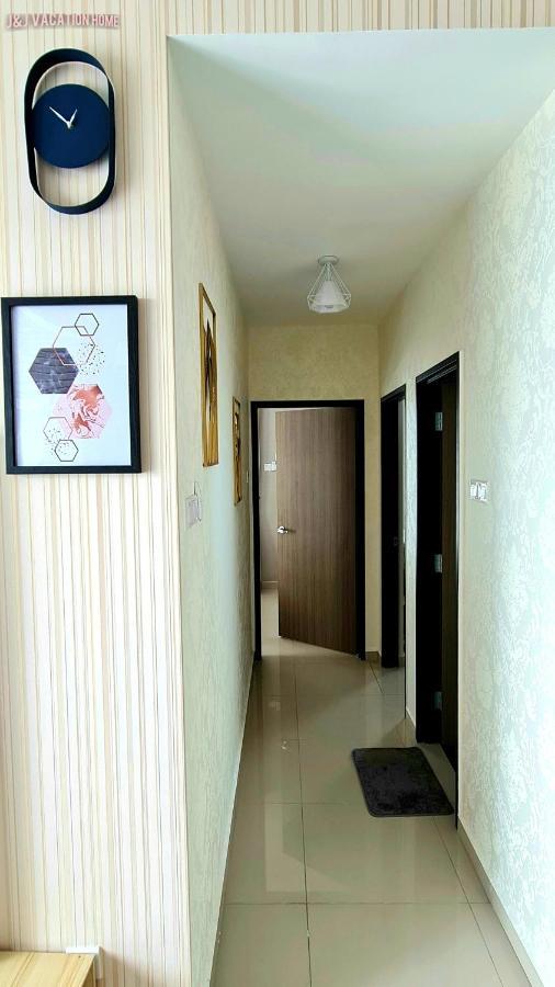 J&J Vacation Home@Novo8 Residence Kampong Tambak Extérieur photo