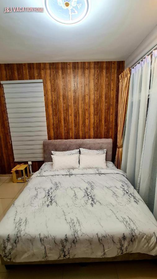 J&J Vacation Home@Novo8 Residence Kampong Tambak Extérieur photo