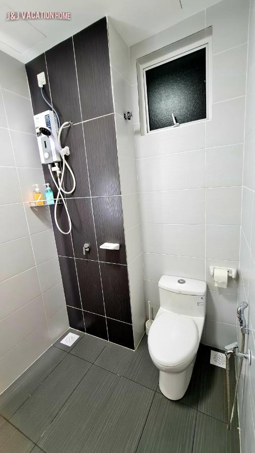 J&J Vacation Home@Novo8 Residence Kampong Tambak Extérieur photo