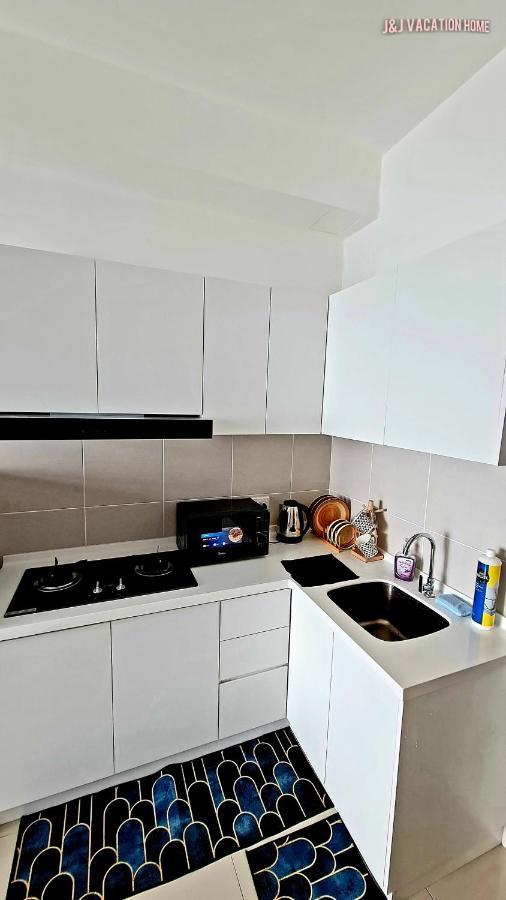 J&J Vacation Home@Novo8 Residence Kampong Tambak Extérieur photo