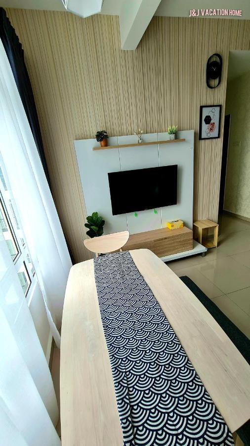J&J Vacation Home@Novo8 Residence Kampong Tambak Extérieur photo