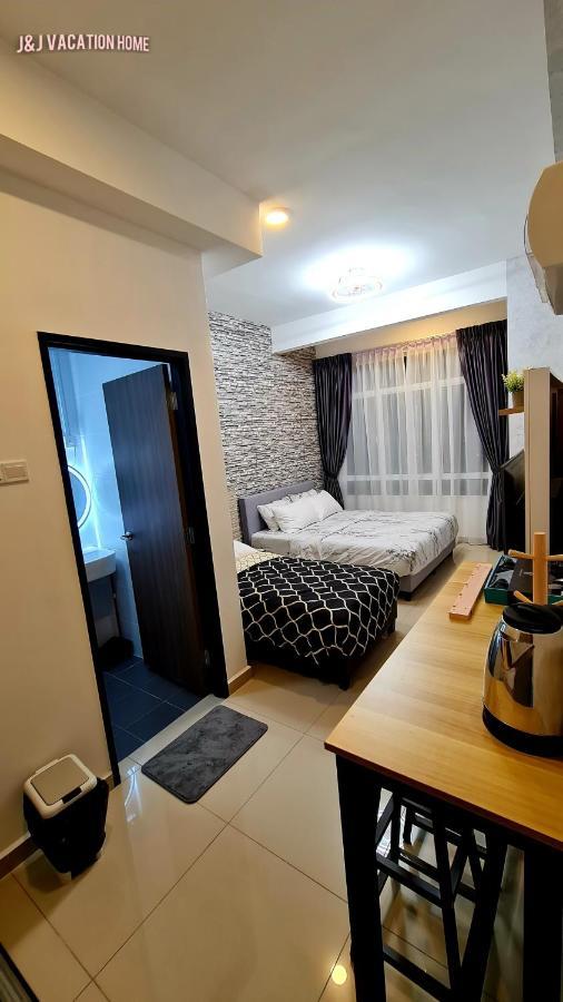 J&J Vacation Home@Novo8 Residence Kampong Tambak Extérieur photo