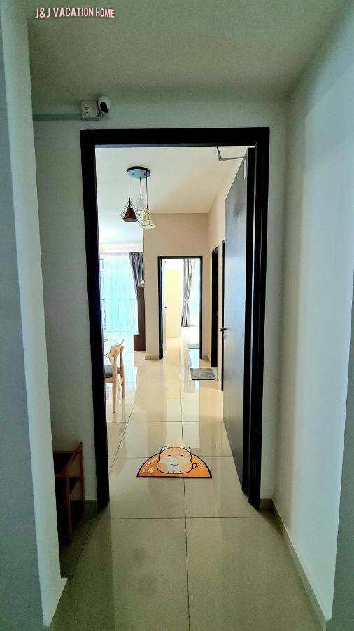 J&J Vacation Home@Novo8 Residence Kampong Tambak Extérieur photo