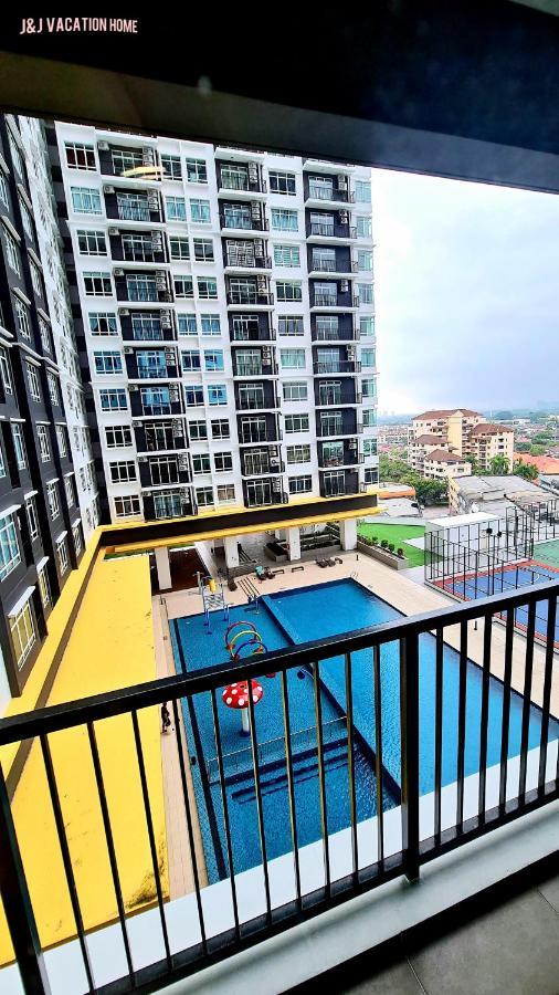 J&J Vacation Home@Novo8 Residence Kampong Tambak Extérieur photo