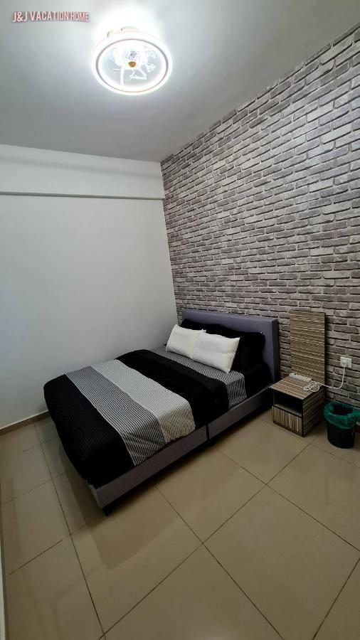 J&J Vacation Home@Novo8 Residence Kampong Tambak Extérieur photo