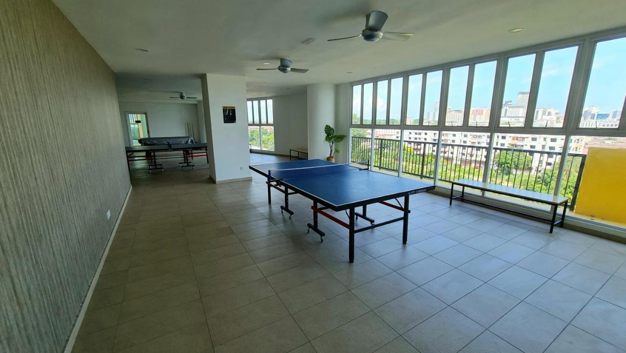 J&J Vacation Home@Novo8 Residence Kampong Tambak Extérieur photo
